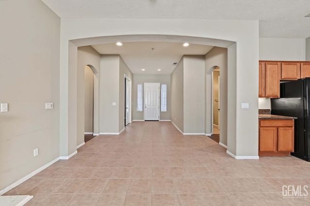 5704 Wisteria Valley Road, Bakersfield, CA 93306