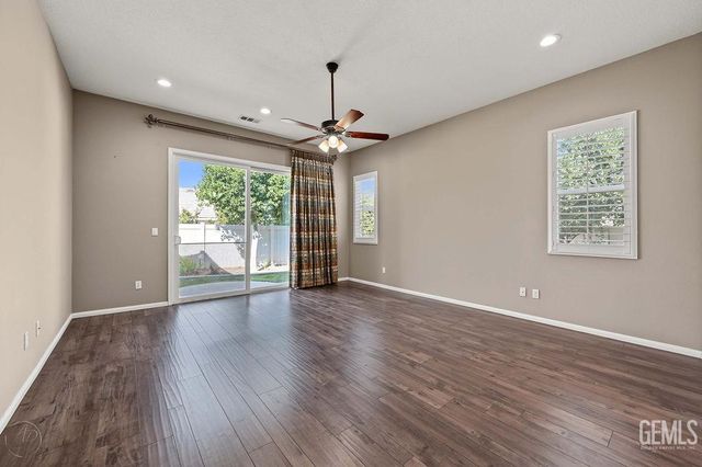 5704 Wisteria Valley Road, Bakersfield, CA 93306