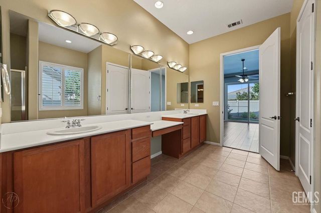 5704 Wisteria Valley Road, Bakersfield, CA 93306