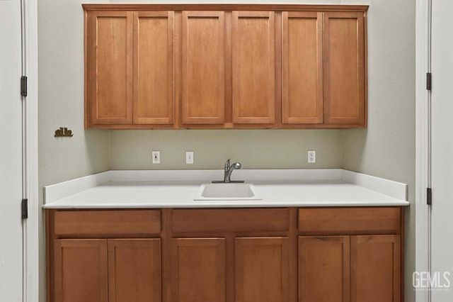 5704 Wisteria Valley Road, Bakersfield, CA 93306