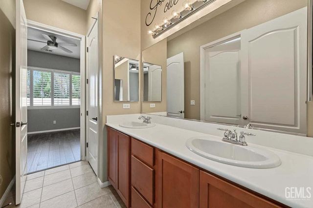 5704 Wisteria Valley Road, Bakersfield, CA 93306