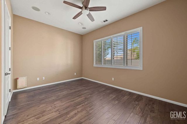5704 Wisteria Valley Road, Bakersfield, CA 93306
