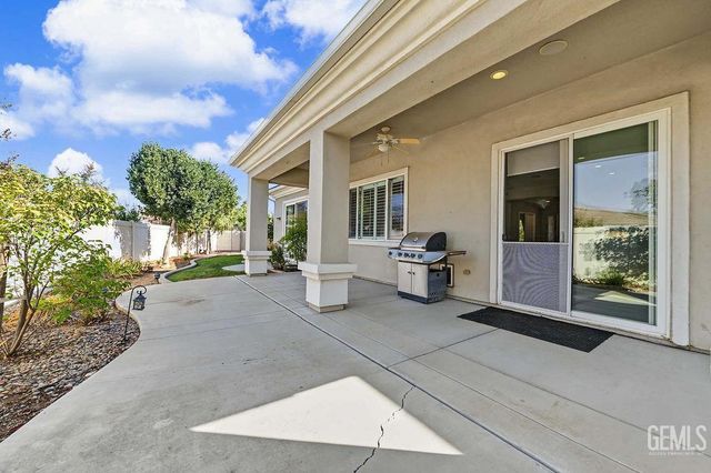 5704 Wisteria Valley Road, Bakersfield, CA 93306