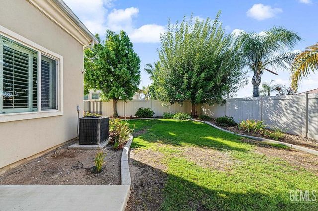 5704 Wisteria Valley Road, Bakersfield, CA 93306