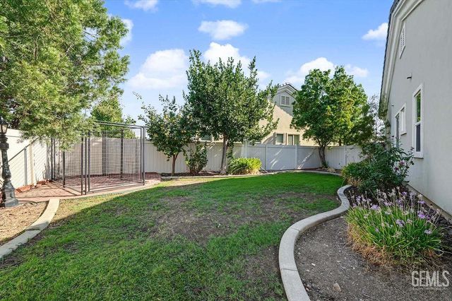 5704 Wisteria Valley Road, Bakersfield, CA 93306