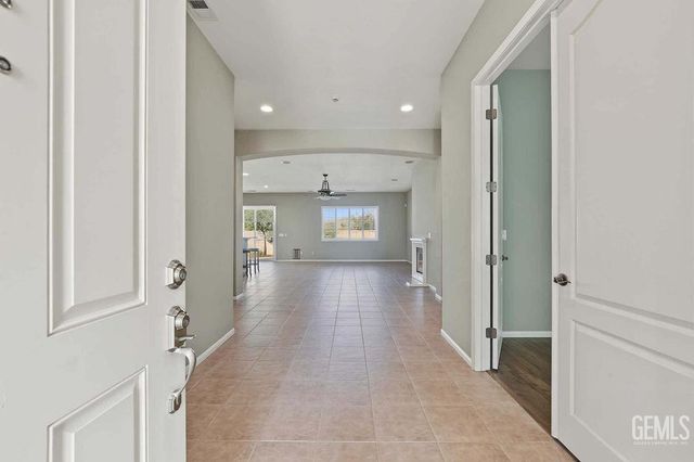 5704 Wisteria Valley Road, Bakersfield, CA 93306
