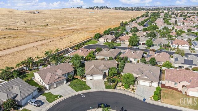5704 Wisteria Valley Road, Bakersfield, CA 93306