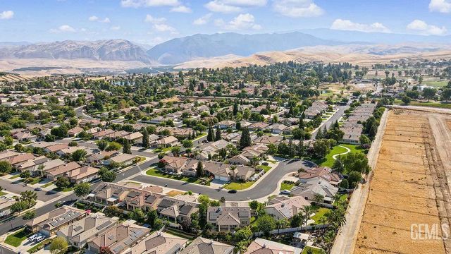 5704 Wisteria Valley Road, Bakersfield, CA 93306