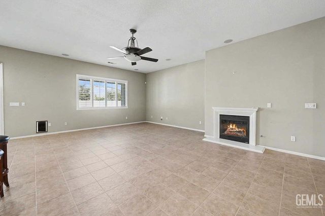 5704 Wisteria Valley Road, Bakersfield, CA 93306