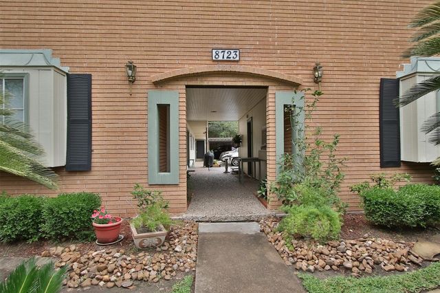 8723 Ilona 2, Houston, TX 77025