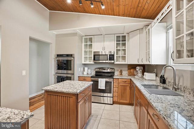 807 OAKWOOD RD, Glen Burnie, MD 21061