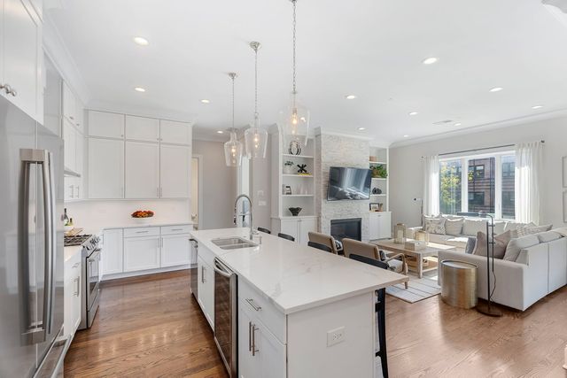 4802 N Bell Avenue 201, Chicago, IL 60625