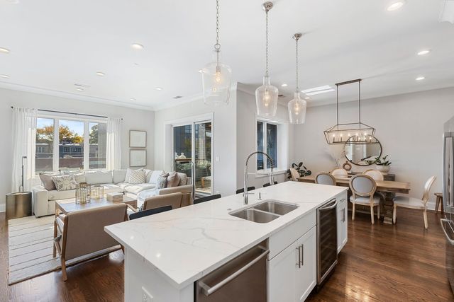 4802 N Bell Avenue 201, Chicago, IL 60625