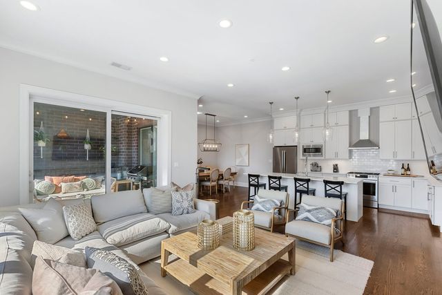 4802 N Bell Avenue 201, Chicago, IL 60625