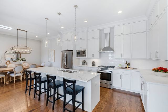 4802 N Bell Avenue 201, Chicago, IL 60625