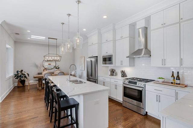 4802 N Bell Avenue 201, Chicago, IL 60625