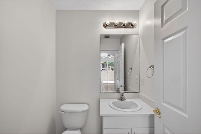 6549 Diamond Springs Terrace 2003, West Palm Beach, FL 33411