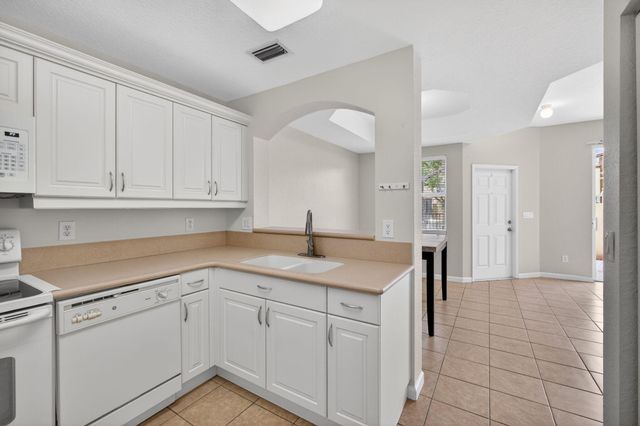 6549 Diamond Springs Terrace 2003, West Palm Beach, FL 33411
