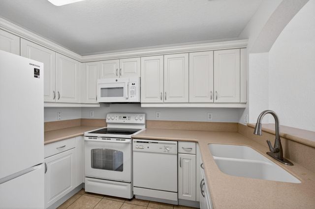 6549 Diamond Springs Terrace 2003, West Palm Beach, FL 33411