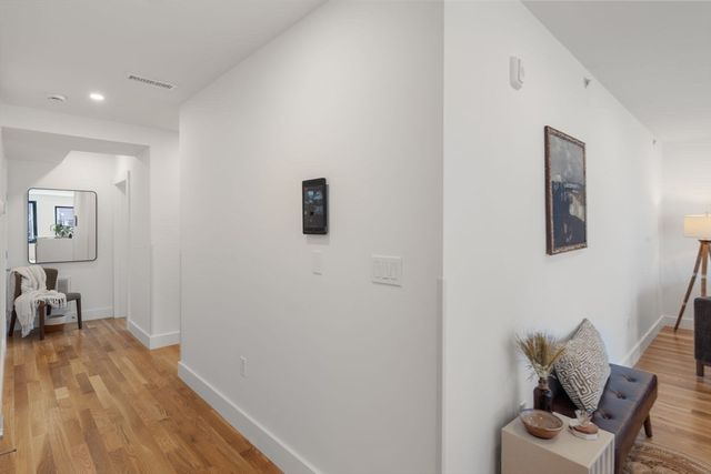 6 Gen Devine Wy 1, Boston, MA 02127