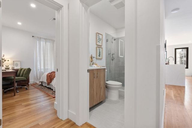 6 Gen Devine Wy 1, Boston, MA 02127