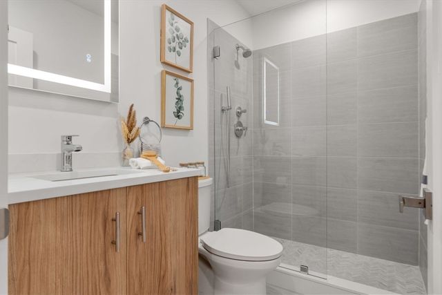 6 Gen Devine Wy 1, Boston, MA 02127