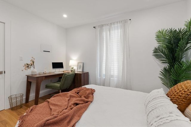 6 Gen Devine Wy 1, Boston, MA 02127