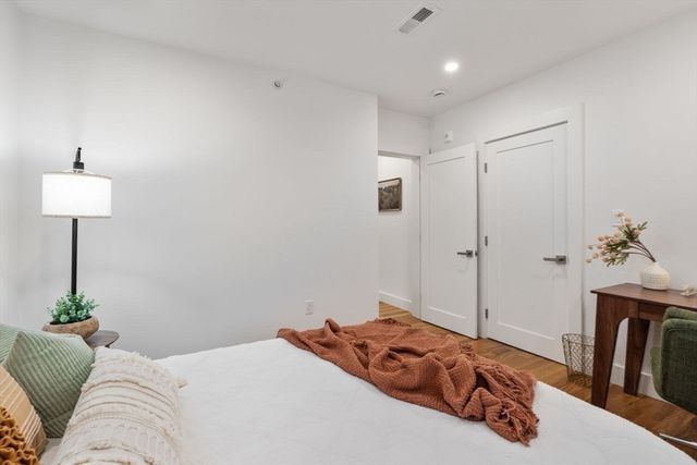 6 Gen Devine Wy 1, Boston, MA 02127