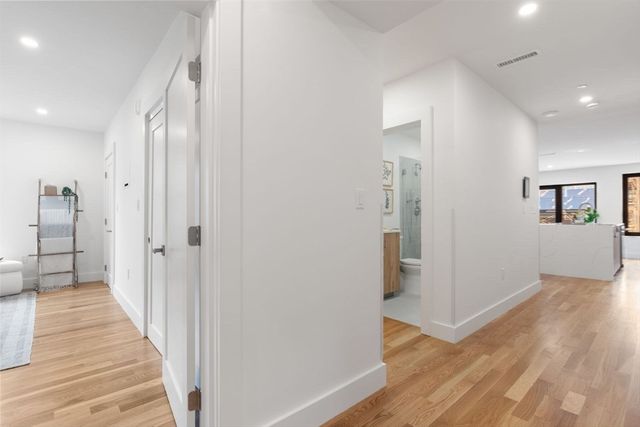 6 Gen Devine Wy 1, Boston, MA 02127