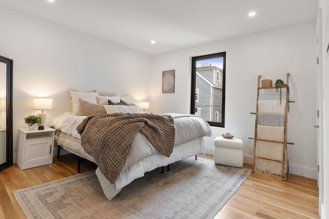 6 Gen Devine Wy 1, Boston, MA 02127