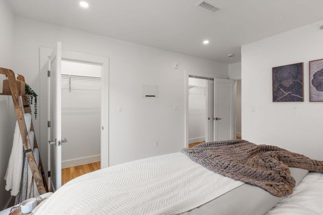 6 Gen Devine Wy 1, Boston, MA 02127