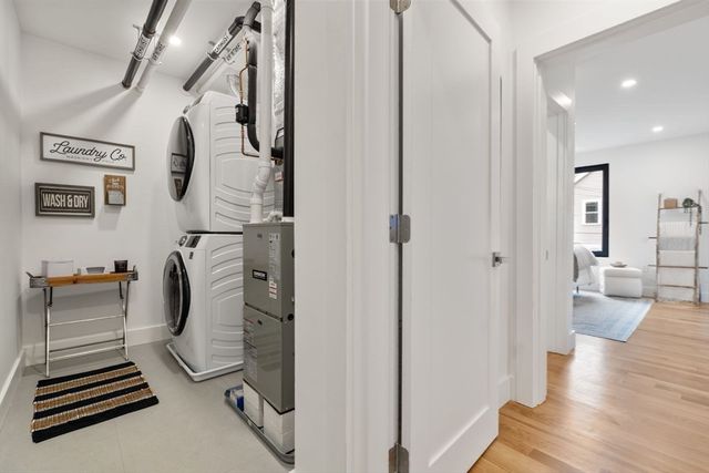 6 Gen Devine Wy 1, Boston, MA 02127