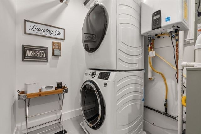 6 Gen Devine Wy 1, Boston, MA 02127