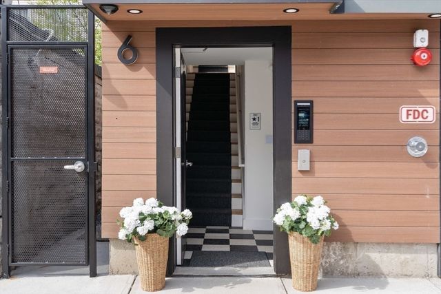 6 Gen Devine Wy 1, Boston, MA 02127