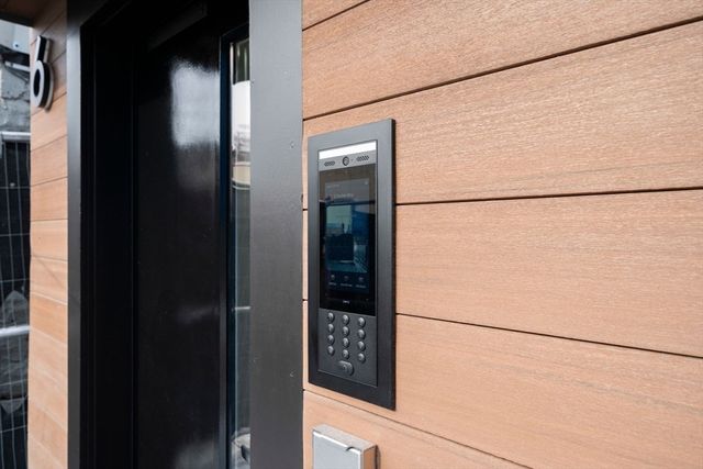 6 Gen Devine Wy 1, Boston, MA 02127