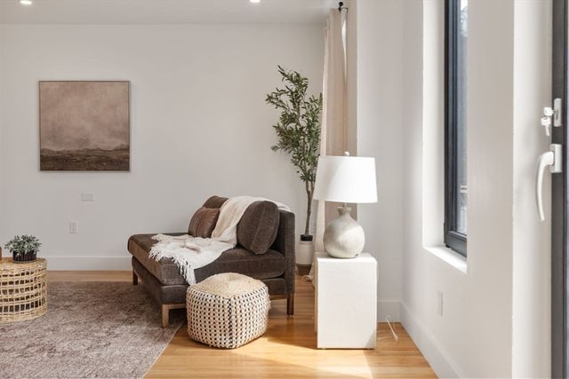 6 Gen Devine Wy 1, Boston, MA 02127