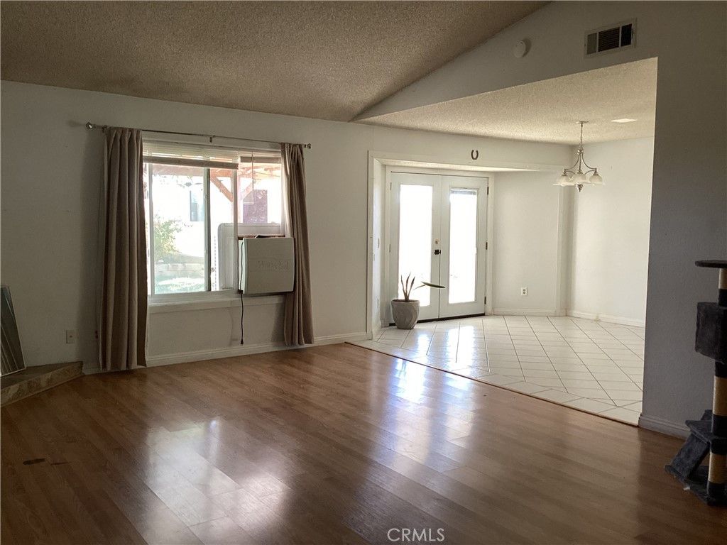 Image 7 of property listing at 2116 Phlox, Rosamond, CA 93560