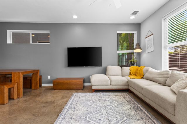 1011 Gallivant Lane, Dallas, TX 75218