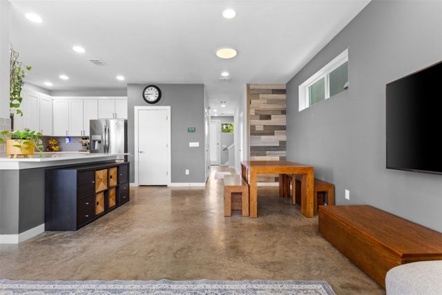 1011 Gallivant Lane, Dallas, TX 75218
