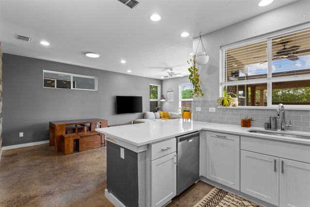 1011 Gallivant Lane, Dallas, TX 75218