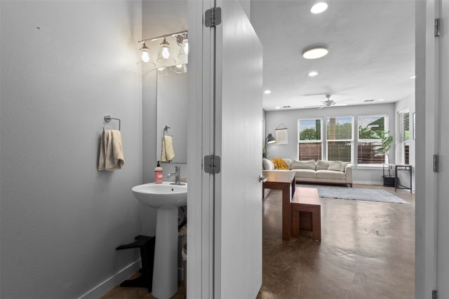 1011 Gallivant Lane, Dallas, TX 75218