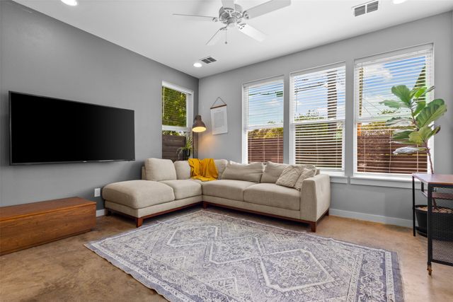 1011 Gallivant Lane, Dallas, TX 75218
