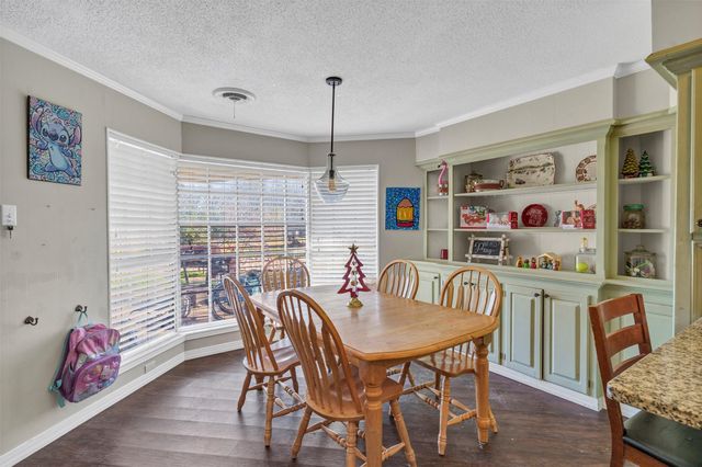 706 E Criner Street, Grandview, TX 76050