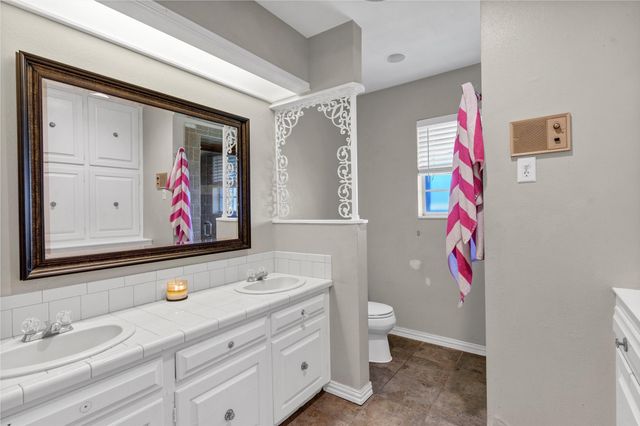 706 E Criner Street, Grandview, TX 76050