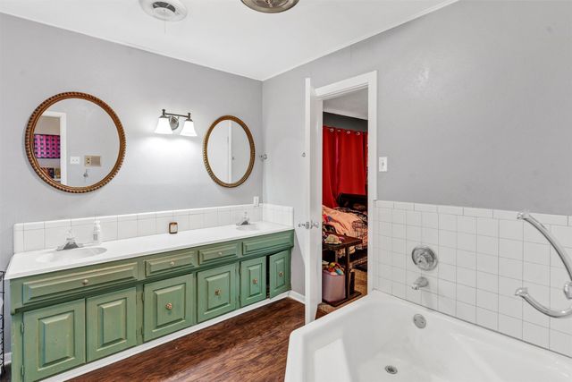 706 E Criner Street, Grandview, TX 76050