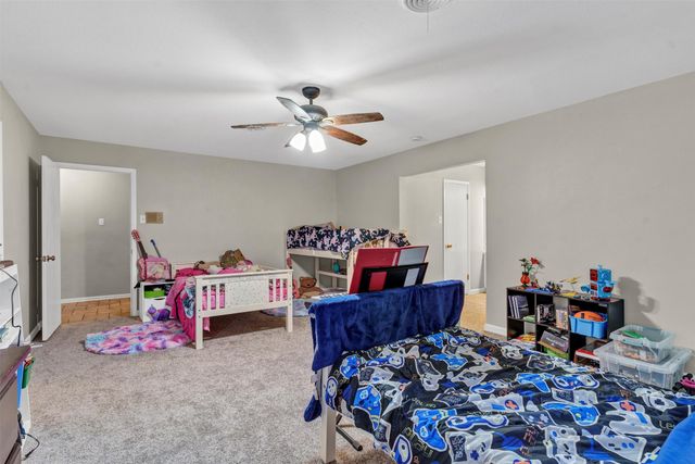 706 E Criner Street, Grandview, TX 76050