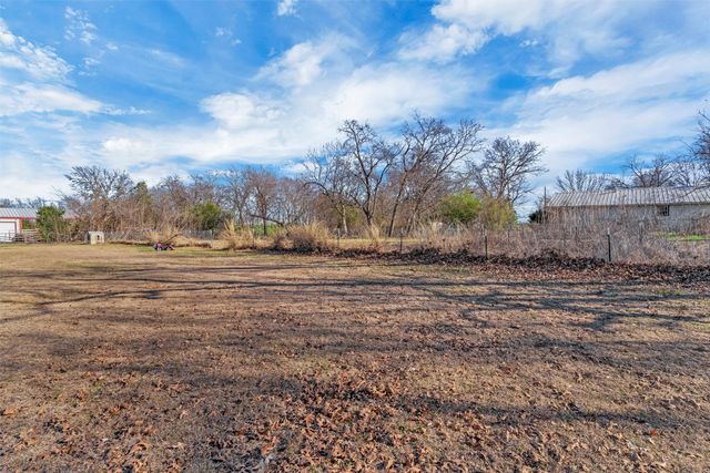 706 E Criner Street, Grandview, TX 76050