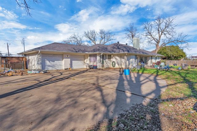 706 E Criner Street, Grandview, TX 76050