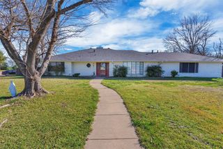 706 E Criner Street, Grandview, TX 76050