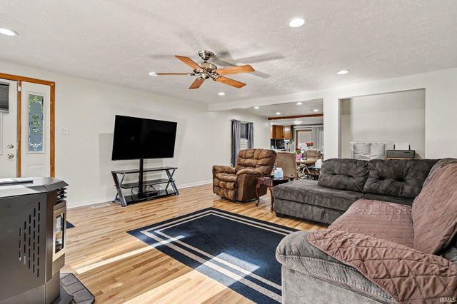 51837 Mayflower Road, South Bend, IN 46628